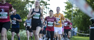 Tusentals löpare inviger nya bron i Linköping