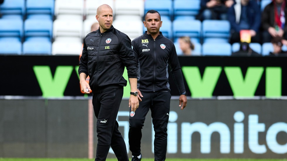 Helsingborgs tränare Mattias Lindström och Ávaro Santos.