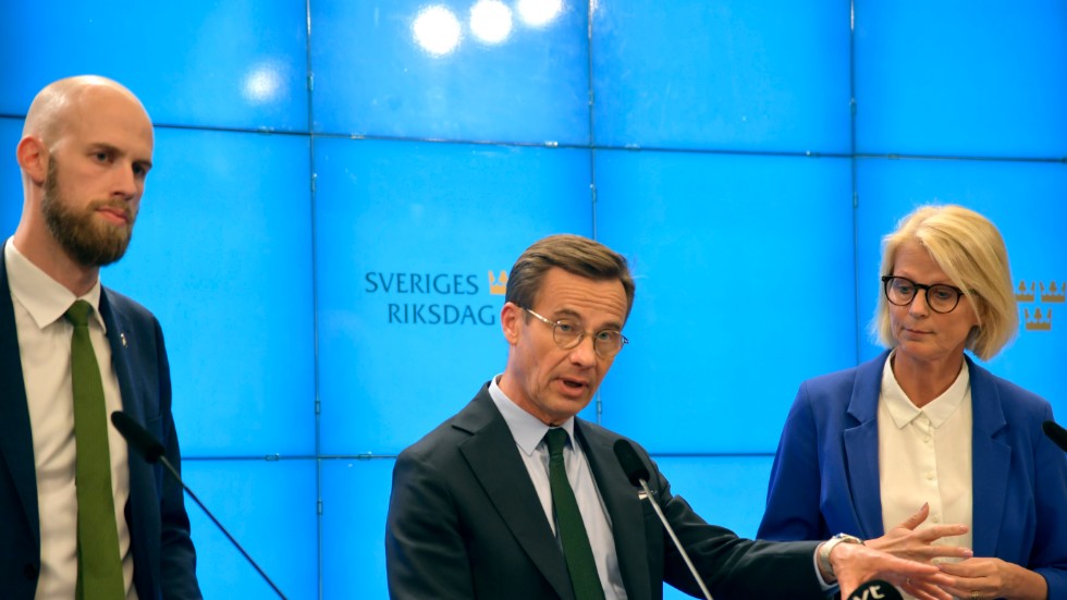 Moderaternas partiledare Ulf Kristersson presenterar energipolitiska förslag tillsammans med talespersonerna Carl-Oskar Bohlin och Elisabeth Svantesson.