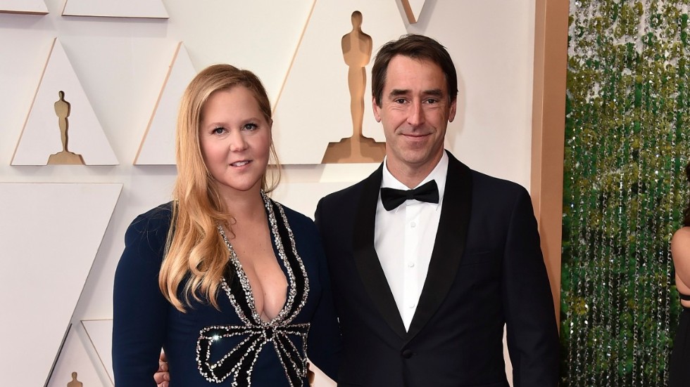 Amy Schumer tillsammans med maken Chris Fischer i samband med Oscarsgalan i år. Arkivbild.