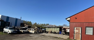 Dubbla mordbränder – polisen utreder samband ✓Farstu i Röksta och bilar i Torshälla