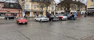 Veteranbilarna flydde regnet på Bilens dag