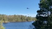 TV: Här hämtar helikoptern vatten ur Finnsjön till släckningen