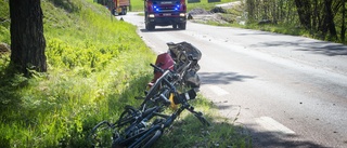 Cyklister påkörda av bil utanför Tystberga – allvarligt skadad man hämtad med helikopter