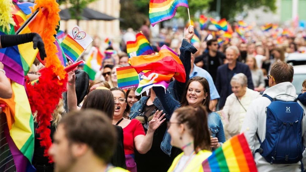 Pride handlar om så mycket mer än fest och glamour. Det handlar om friheten att vara den man är – oavsett var man bor. Bilden är från Prideparaden i Nyköping 2019.