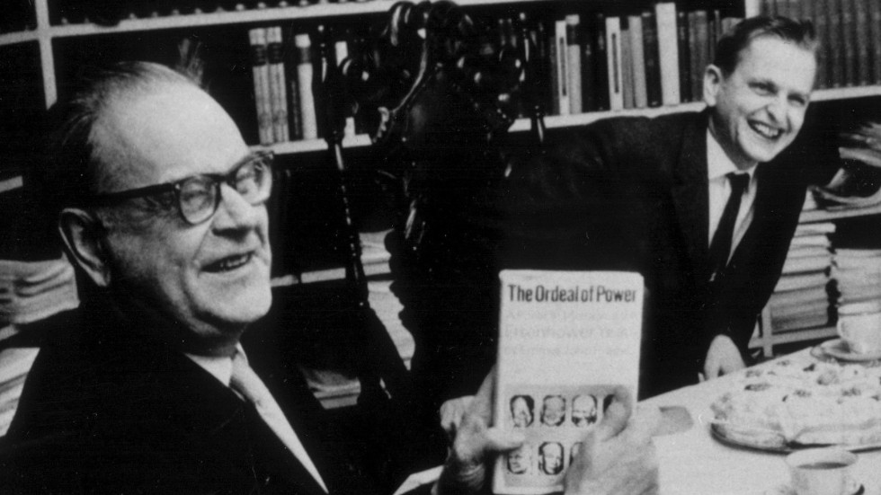 Eisenhower-biografin "The ordeal of power" tycks passande nog falla Tage Erlander och Olof Palme i smaken.