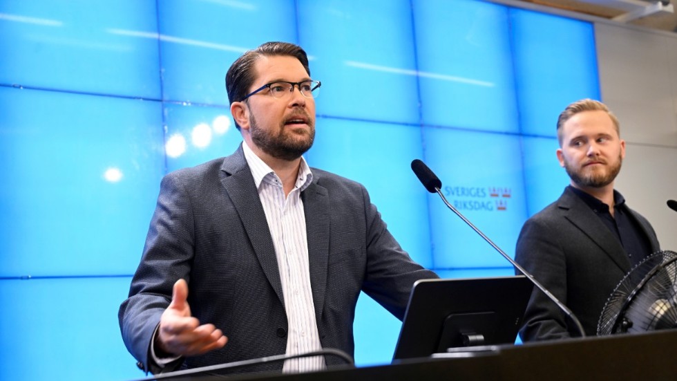 Sverigedemokraternas partiledare Jimmie Åkesson och gruppledaren Henrik Vinge presenterar krav inför regeringsförhandlingar.
