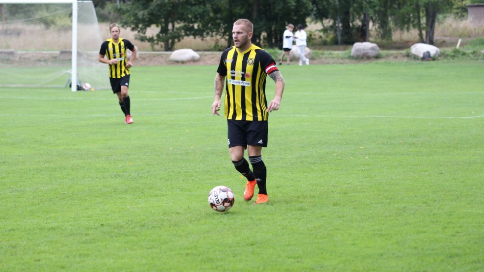 Jonathan Fält-Öhr kommer att fungera som spelande assisterande tränare för Västerviks FF under 2023.