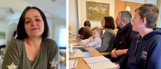 Nu får Marina och Julii lära sig svenska – har lektioner i kyrkan 