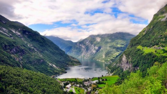 Följ med oss till norska fjäll och fjordar