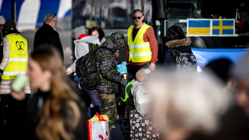 Ukrainska flyktingar tas emot i hamnen i Karlskrona. Detta är bra, men samma mottagande borde även andra flyktingar få. 

