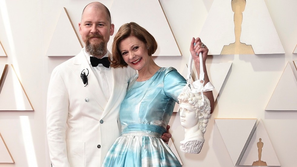 Oscarsnominerade maskörerna Love Larson och Eva von Bahr när de anlände till Oscarsgalan.