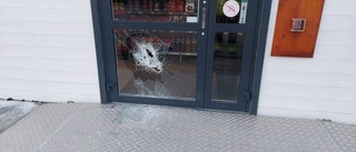 Matbutik i Läppe utsatt för skadegörelse – glasruta krossad med tillhygge: "Det är verkligen bara onödigt"