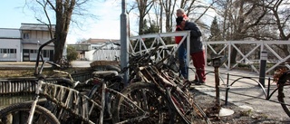 Mystisk rensning av cyklar från ån