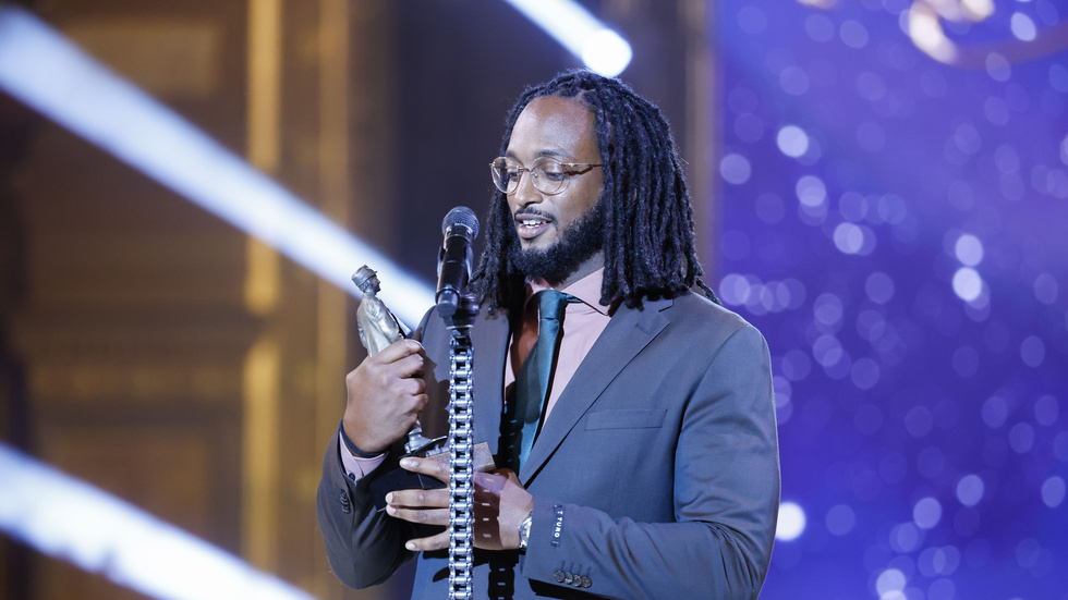 Ahmed Berhan receives the award for "Male Comedian of the Year." He will be in Skellefteå on October 27.