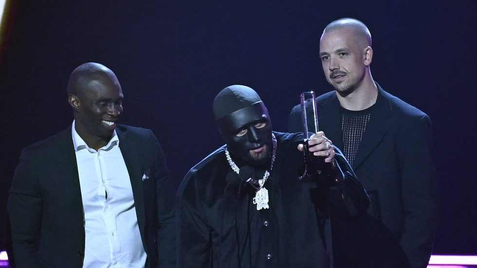 C Gambino (mitten) tilldelades priset Årets Hiphop vid årets Grammisgala. Arkivbild.