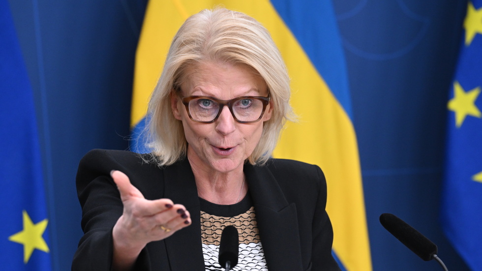 Finansminister Elisabeth Svantesson (M). Inför det budgetförslag hon ska lägga fram efter sommaren är ett problem att mycket av det långsiktigt riktiga hon borde föreslå är sådant som tunga delar av hennes regeringsunderlag inte vill veta av.  