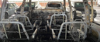 Familjens bil förstördes i våldsamma garagebranden