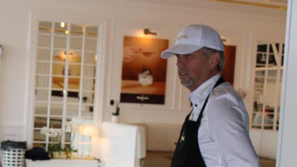 Jerker Ekelund, som driver glasscaféet Magasin 5, har drabbats hårt av att Våffelbruket inte betalat sina fakturor.