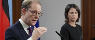 Billström: EU ska öka trycket på Ryssland