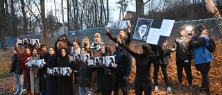 Filmmakare protesterar vid Irans ambassad