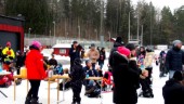  Folkfest på isen • Känner du igen någon i skridskovimlet? • Se video från Tjustvallen