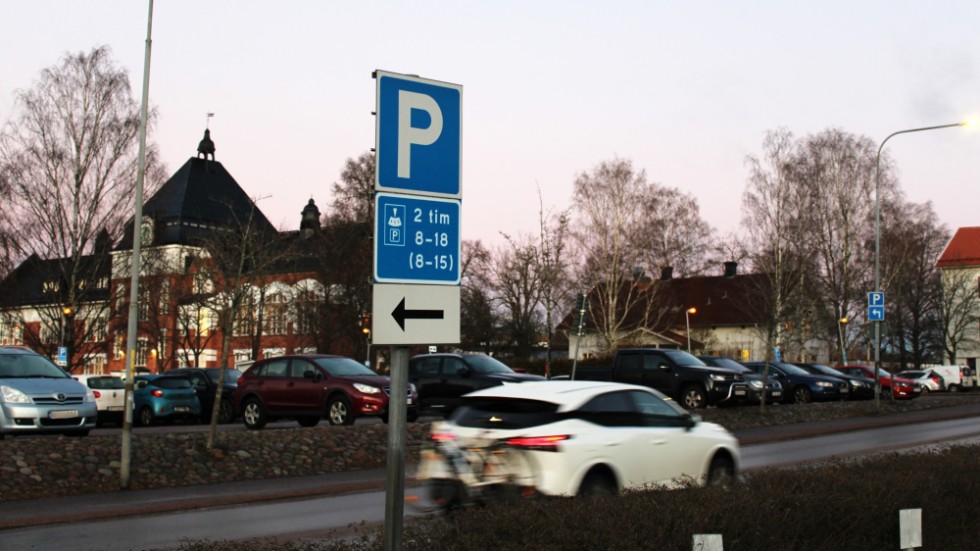 På parkeringsplatserna vid Västra tullportsgatan i Vimmerby delades totalt 167 parkeringsböter ut förra året.