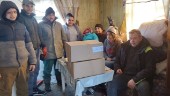 Vimmerbybo i krigets Ukraina: "En av de värsta körningarna i mitt liv" • Lämnar över skänkta kläder och mat