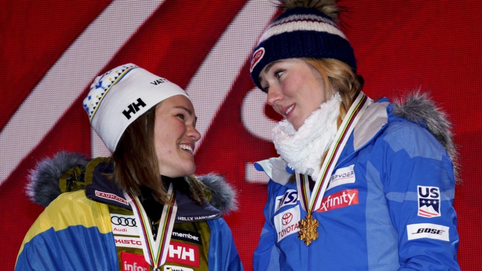 Anna Swenn Larsson och Mikaela Shiffrin delade prispall under VM i Åre 2019. Shiffrin tog guld i slalom, Swenn Larsson tog silver. Arkivbild.