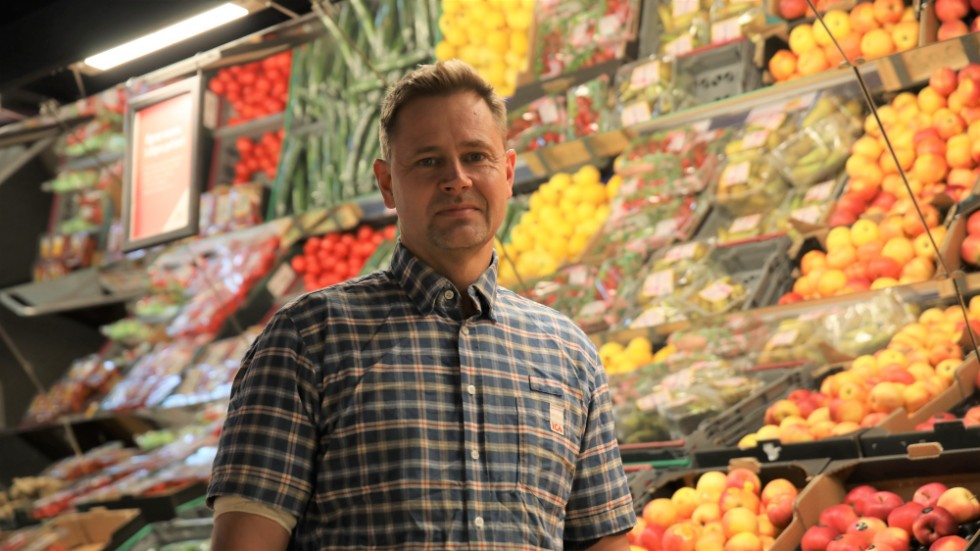 Morgan Alm är numera både ägare av Ica supermarket i Kisa, och fastigheten som butiken ligger i. Priset vill han inte gå in på, men säger att han tagit över hela det bolag där fastigheten ingår.