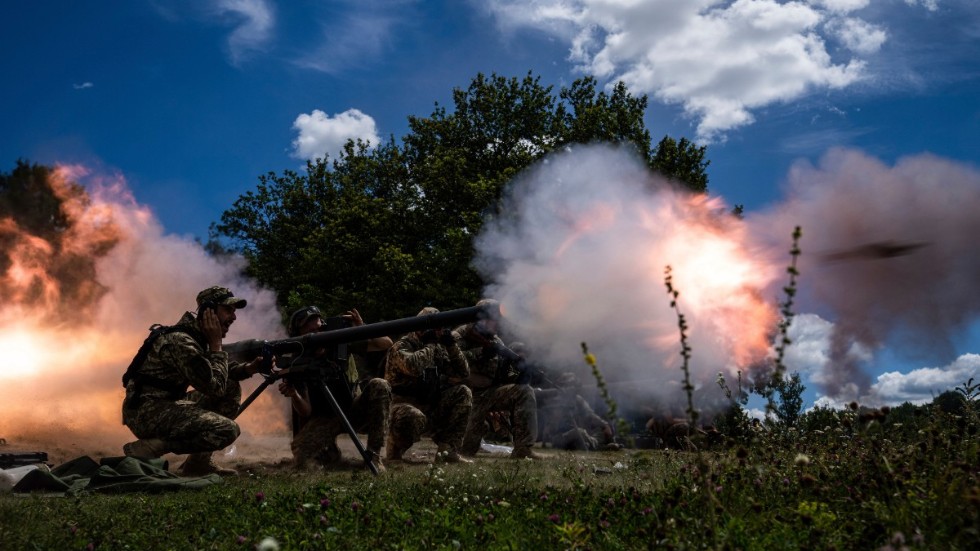 Ukrainska soldater övar någonstans i Charkivregionen. Bilden är tagen 19 juli.