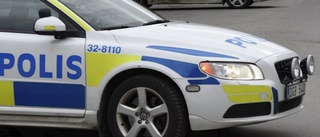 Bilförare blev våldsam vid polisingripande – polis fick lindriga skador