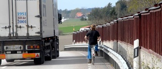 Infekterat om varför cykelväg till badplatsen dröjer