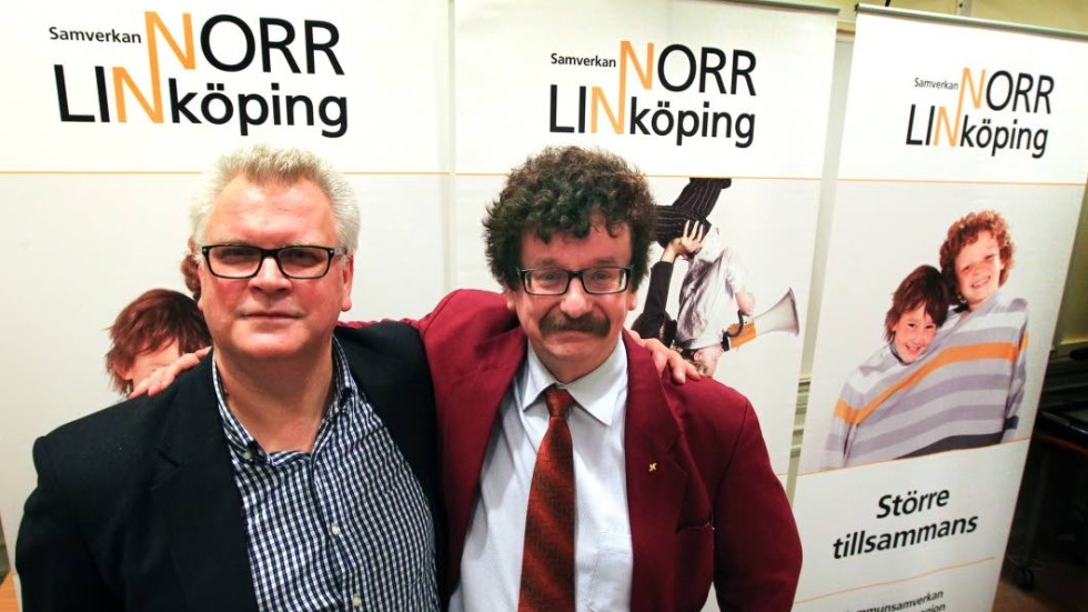 De bägge kommunstyrelseordförandena Paul Lindvall (M) från Linköping och Lars Stjernkvist (S) från Norrköping vid en pressträff 2014 om samarbete mellan Linköpings och Norrköpings flygplatser.