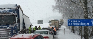 Flera lastbilsolyckor på väg 52 mot Nyköping