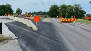 Provisorisk väg över Ulvhäll – ska användas i ett halvår ✓Bilar ✓Cyklister ✓Fotgängare