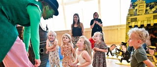 Barnutställningen Allemansland – bjöd på många glada skratt: ”Jag har aldrig sett så lång figur som Herr Gurka”
