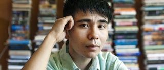 Hyllad poet som inte vill bli tröstad • Ocean Vuong i sorg efter moderns död