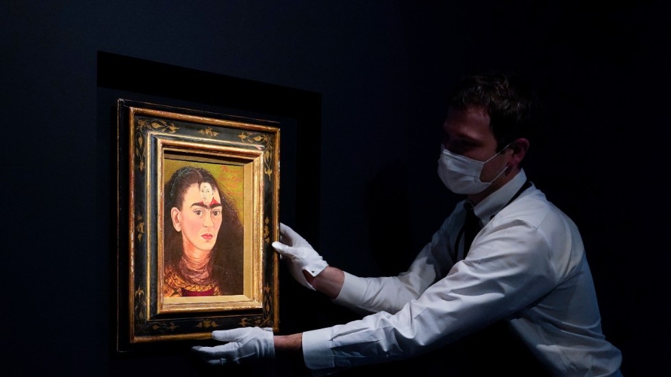 Konst har blivit en attraktiv investering under pandemin. På Sotheby's i London såldes Frida Kahlos "Diego y yo" nyligen för rekordsumman 320 miljoner kronor. Arkivbild.