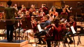Efter pandemiåren – Nu spelar symfoniorkestern med länets musikelever igen –"Ungdomarna har en särskild glöd"