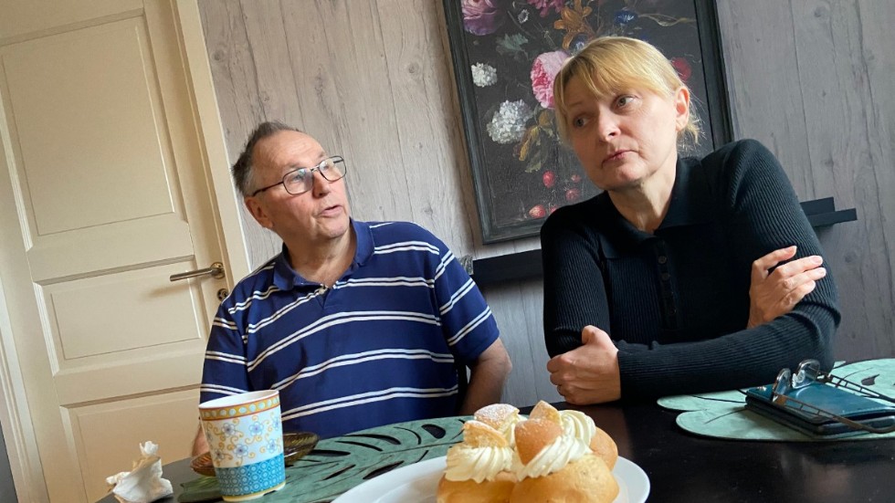För Olga och Heikkis Tamsi har de senaste dagarna varit hemska, Olgas son och mamma är kvar i Ukraina och kan inte ta sig därifrån.  