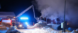 Kraftig villabrand utanför Umeå – huset gick inte att rädda