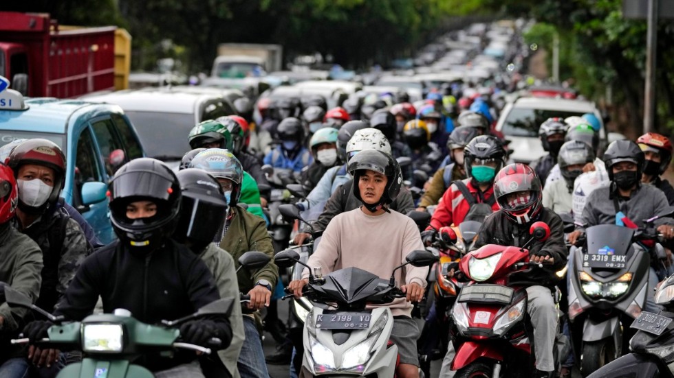 Trafiksituationen i Jakarta, vars storstadsområde har 30 miljoner invånare, är på många platser extremt svår.