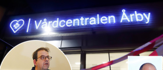 Årby vårdcentral vägrar låta sig stängas – anklagar regionchefer för tjänstefel: "Kommer fortsätta driva verksamheten"