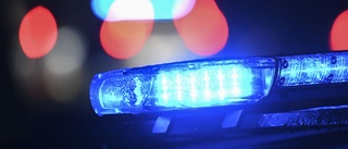 Personbil och lastbil i krock på E18 i Enköping – 25-åring avled