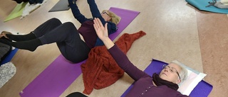 Yoga efter jobbet: Koppla björngreppet och sitt som grodan gör