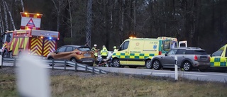 Olycka i Årbyrondellen – två personbilar har kolliderat