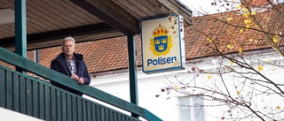 "Folk får inte en polis närmare sig"