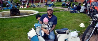 Juliusson kör sin drömmoped