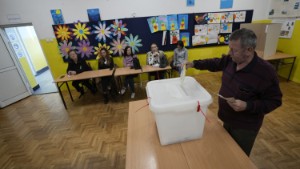 Bosniskt val under etniska spänningar
